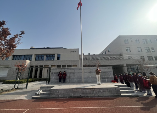 尊崇宪法权威，争做守法少年